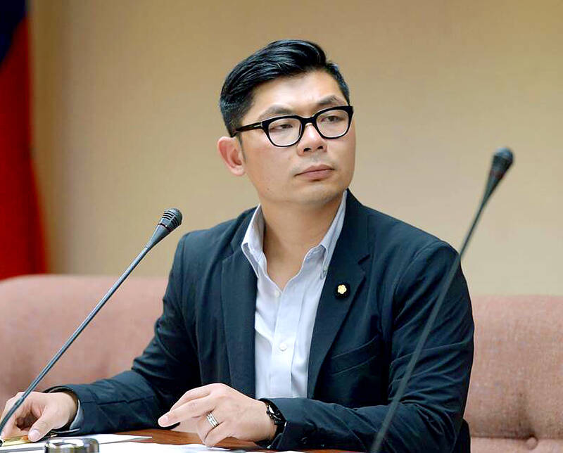 KMT’s defense bill ‘highly unfeasible’: Ex-KMT lawmaker