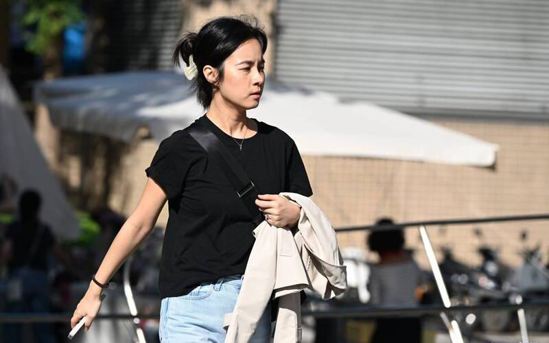 Sunny to cloudy skies to give way to rain tonight