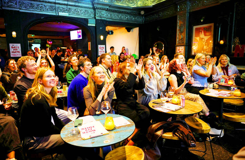 PowerPoint deployed in love search at London pub