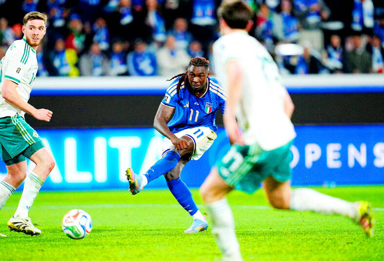 Italy triumph to stay in World Cup hunt