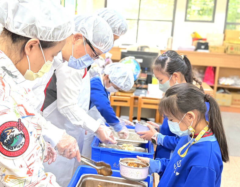 New Taipei to provide free school lunches; Taoyuan free textbooks