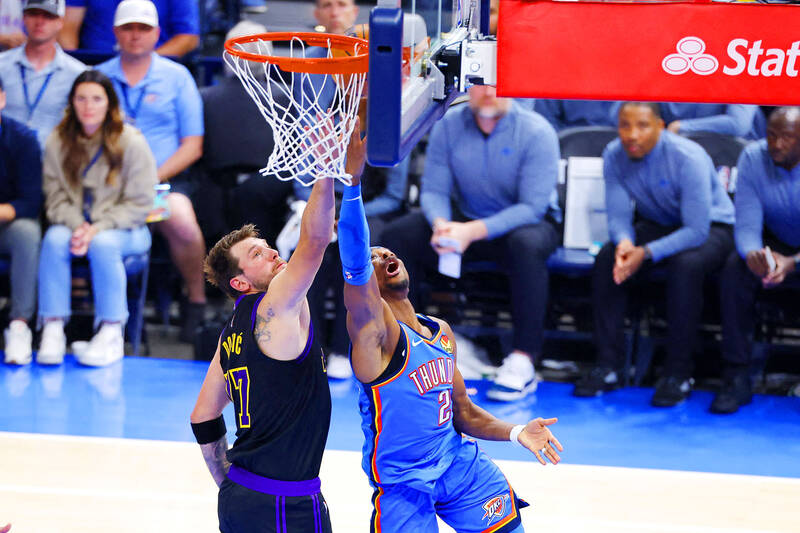 Thunder embarrass the Lakers