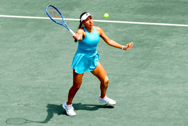 Resilient Pegula makes quarter-finals