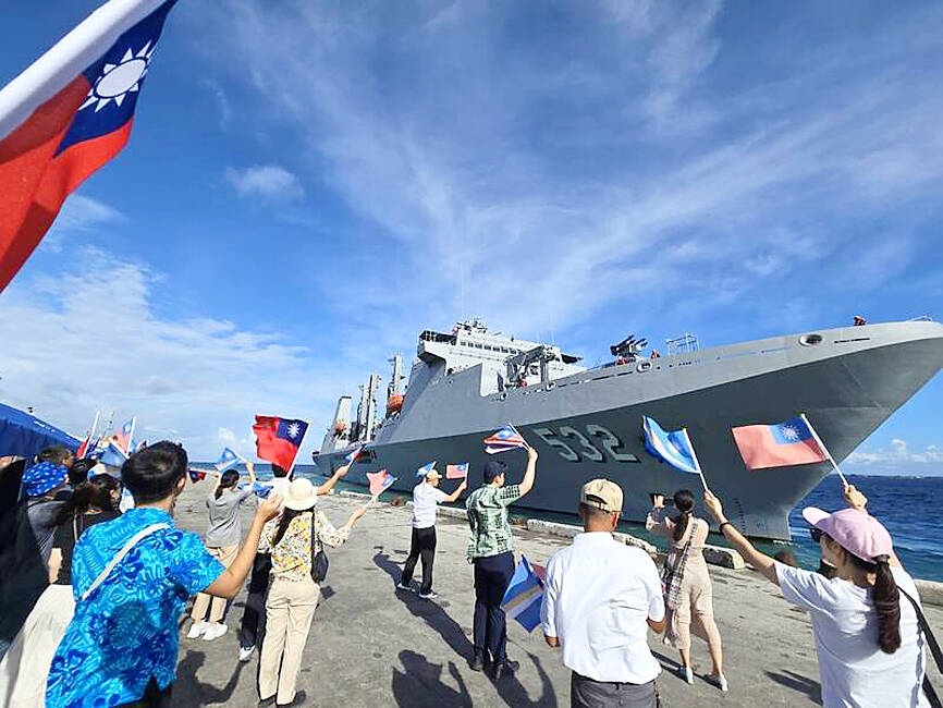 Taiwan fleet on a training trip transits the Panama Canal