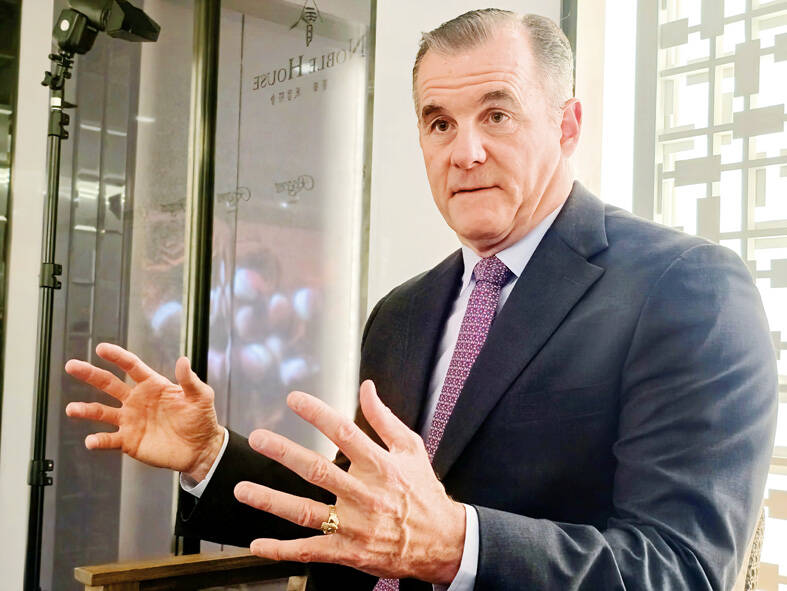 Ex-general backs US arms sales