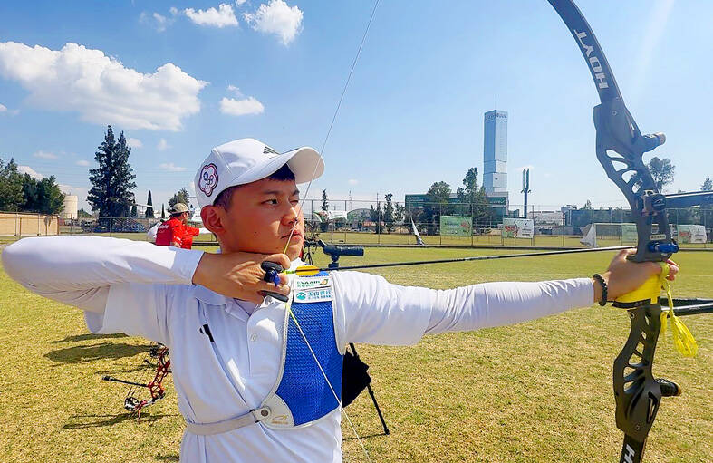 Tang, Li reach Archery World Cup semi-finals