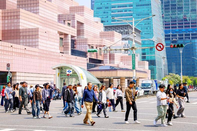 Taiwanese cautious on spending: poll