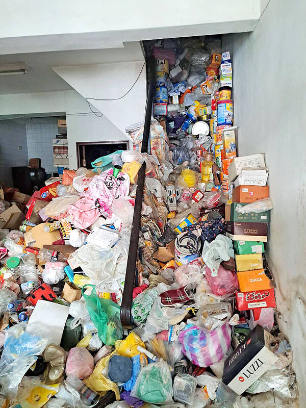 Expert links hoarding to elderly anxiety