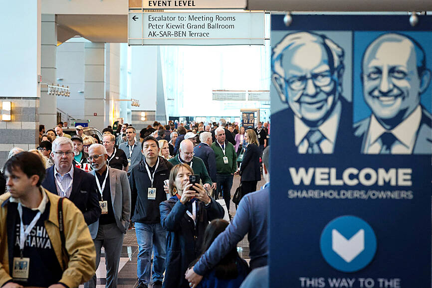 Berkshire Hathaway Inc’s cash surges