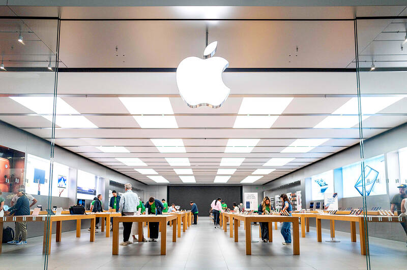 Apple explores using Intel and Samsung to build main device chips in the US