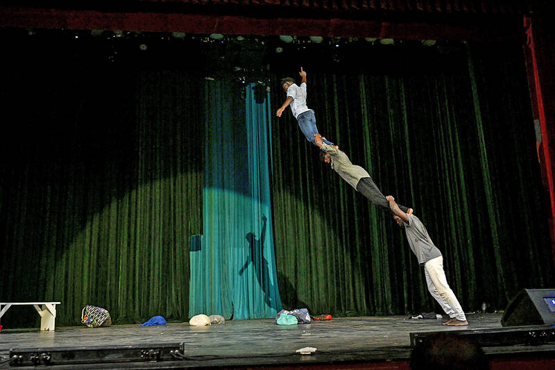 Circus tackles trauma of Burkinabe children