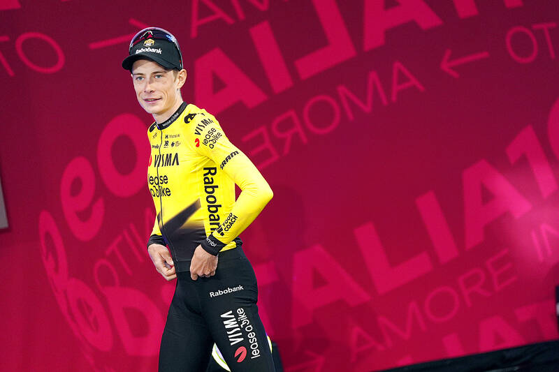 Peloton blames cowpats for illness ahead of the Giro