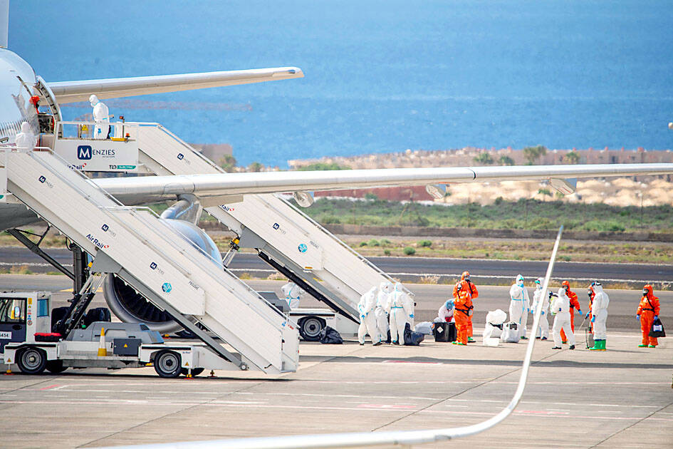 Evacuation of hantavirus-hit ship begins in Spain