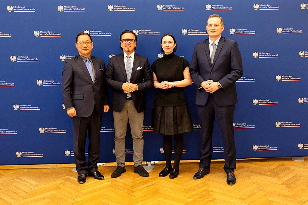 Hon Hai establishes partnership with Polish auto firm