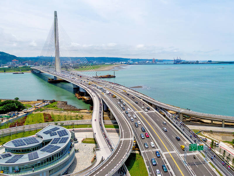 First person arrested as Danjiang Bridge opens