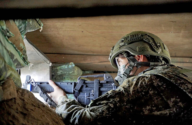 Ex-soldier, army officer indicted for selling intelligence