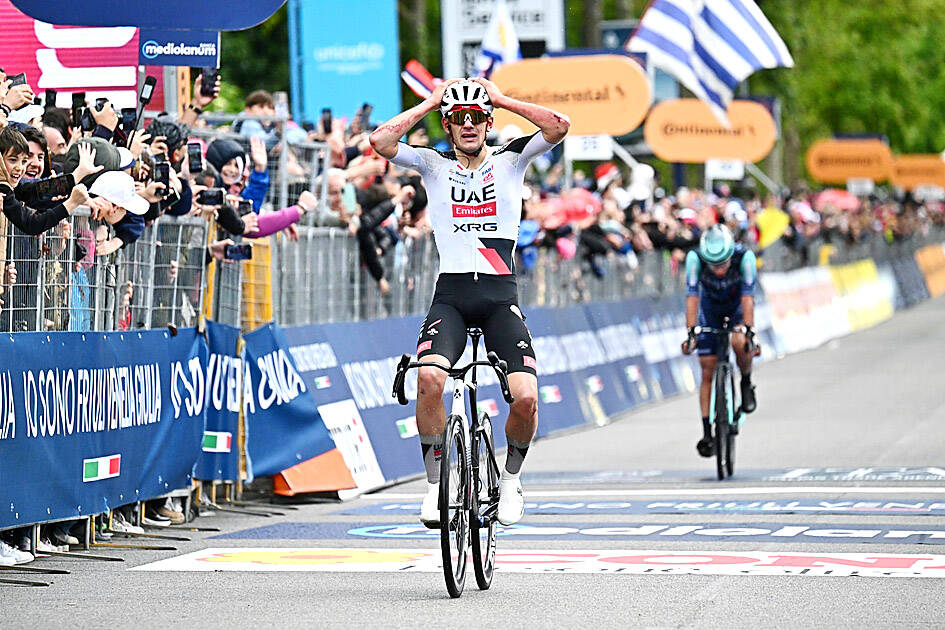 Arrieta wins stage five of Giro d’Italia despite wrong turn