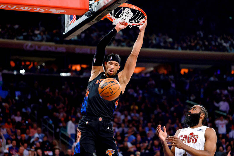 Knicks surge to 2-0 series lead