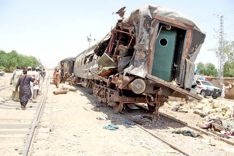 Train bombing kills dozens in Pakistan