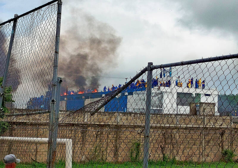 Inmates alleging torture take over Venezuelan prison