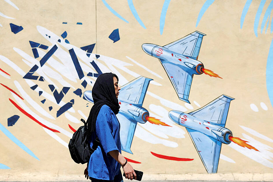 US strikes hit Iranian missile sites in Hormozgan despite talks