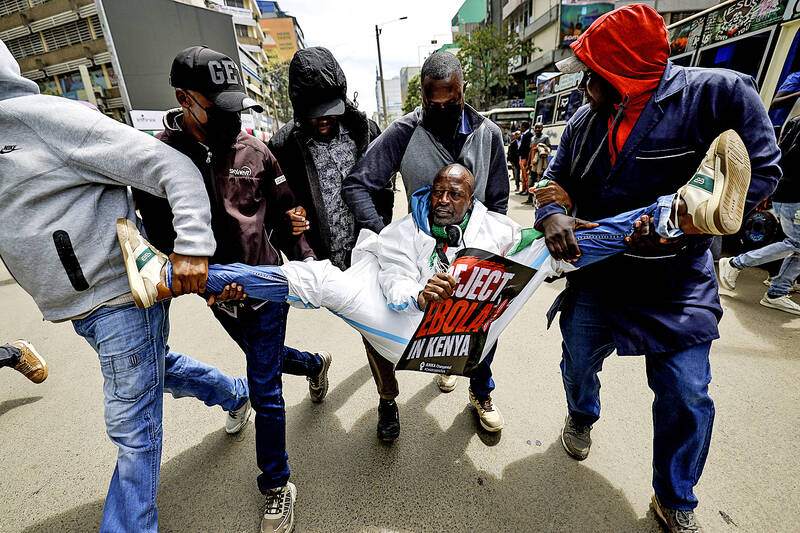 Kenyan president defends US Ebola center amid protests
