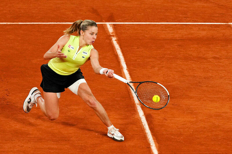 Chwalinska advances to final
