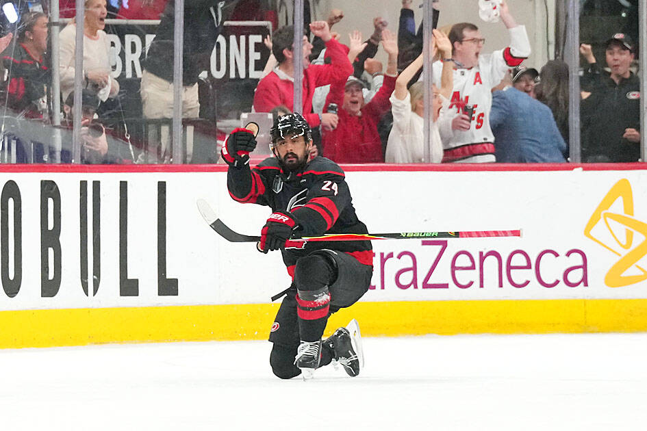 Hurricanes score late to level final
