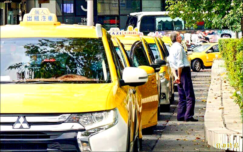 Ministry adds NT$9,000 to taxi subsidies