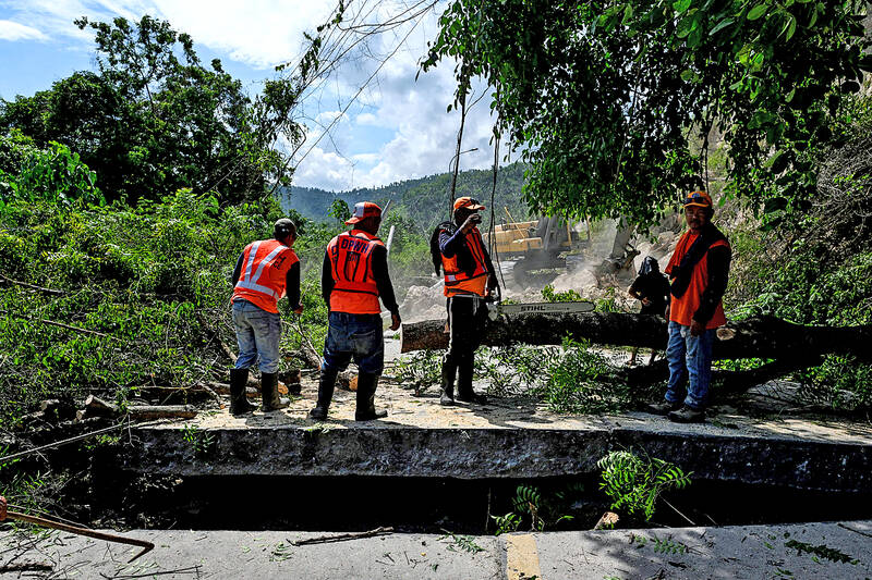 Aftershocks complicate quake recovery