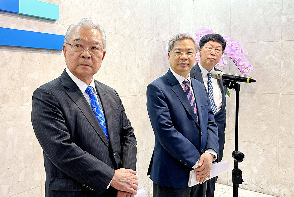 Minister defends TSMC amid US suit
