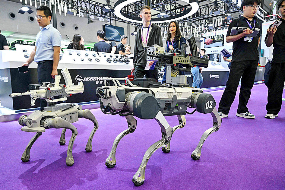 taipeitimes.com - 台北時報 - China developing robotic 'wolves' to support military