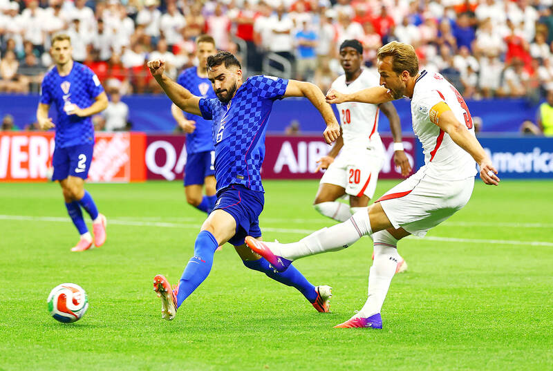 England fans rejoice as team outguns Croatia 4-2