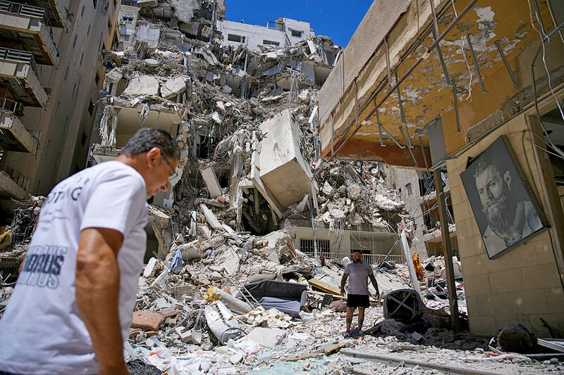 Lebanon Conflict Sees Israel and Hezbollah Agree to Ceasefire After 20 Killed