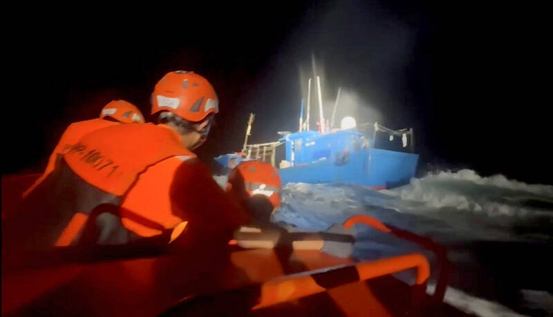 Taiwan detains Chinese fishing crew in restricted Penghu waters