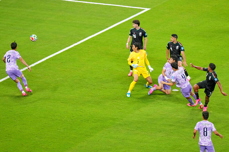 Mexico book berth in knockouts
