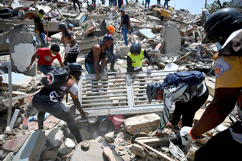 Venezuela quake toll hits 1,430 as La Guaira residents decry rescue delays