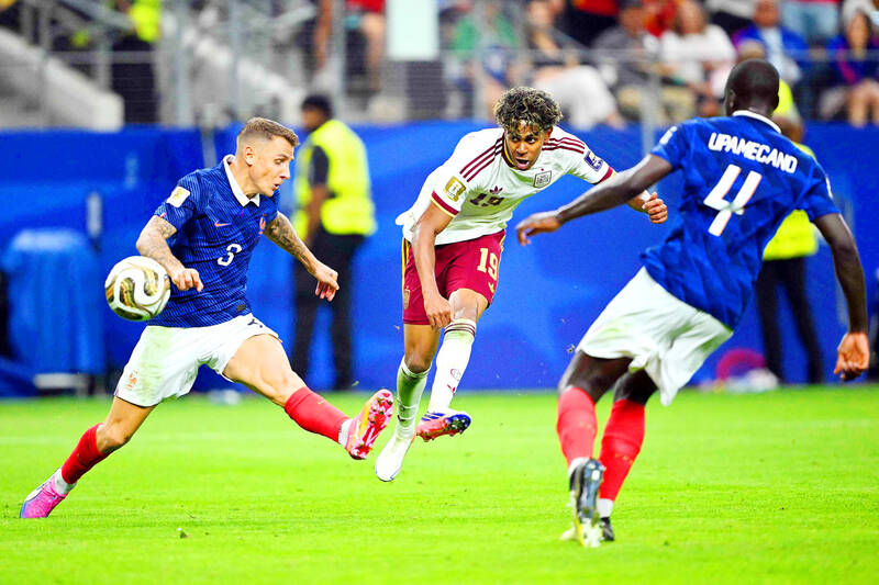 Spain push France into playoff match
