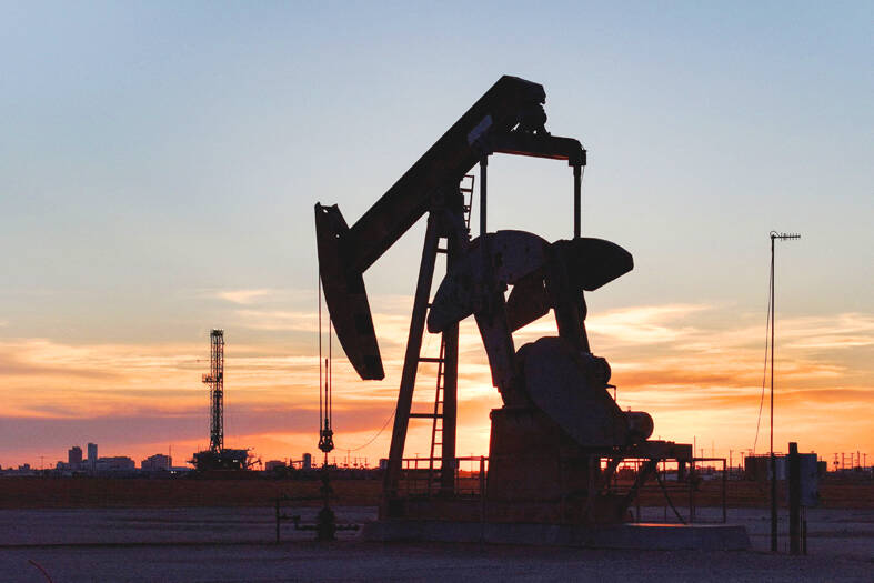 Oil near US$100 puts Fed and peers in spotlight