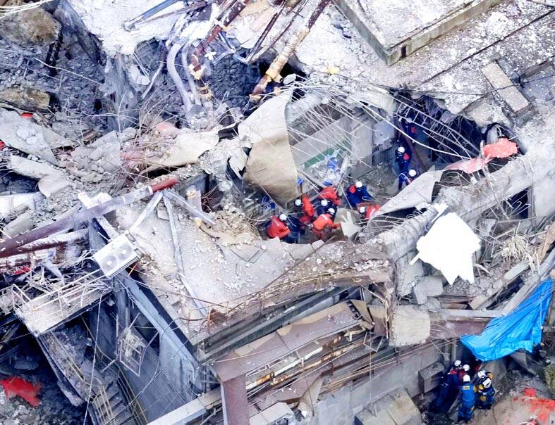 Quake death toll climbs to 18 as search continues