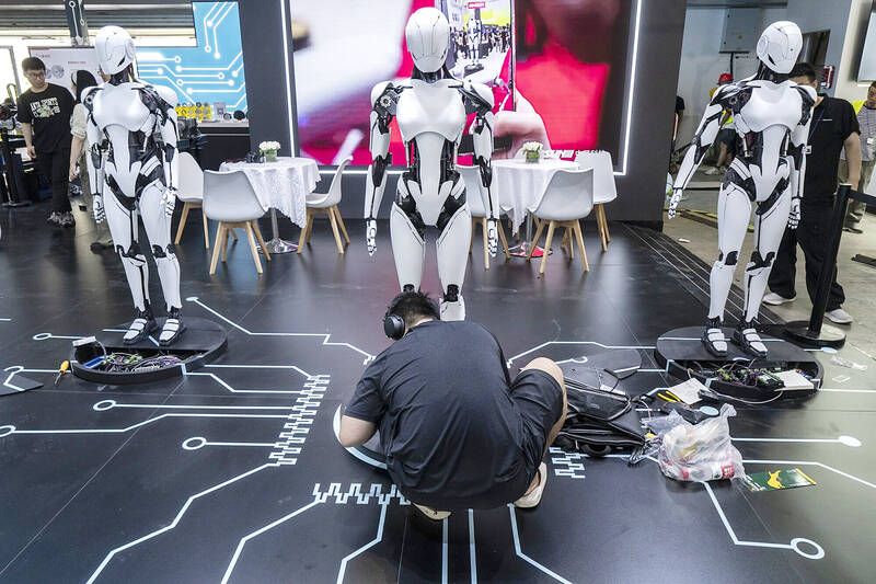 China humanoid robot makers hold 97% of shipments in H1, report says - Taipei Times - Image 1