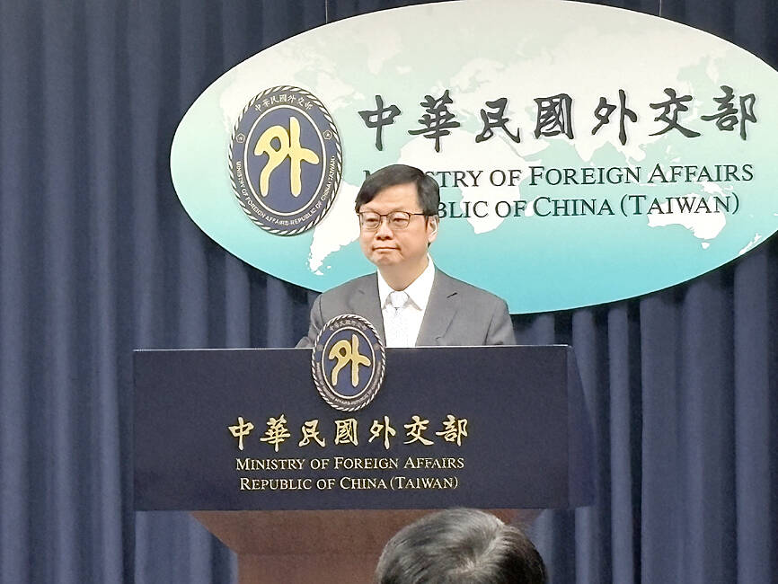 Ministry calls for respect in choir event flag issue