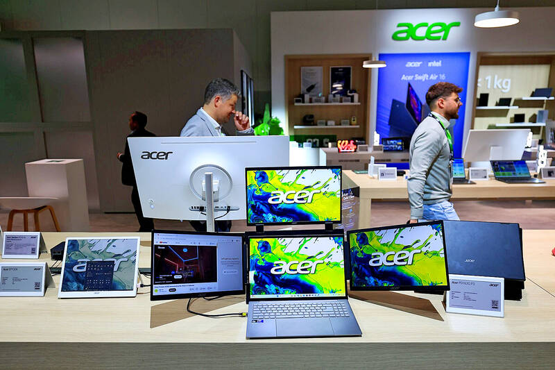 Acer'dan Üç Ekranlı Taşınabilir Monitör