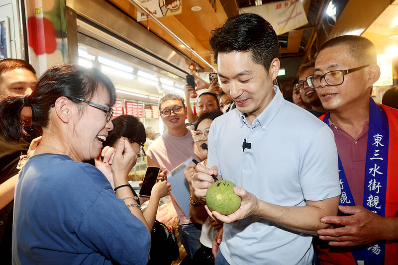 Chiang, Shen neck-and-neck in Taipei, poll suggests