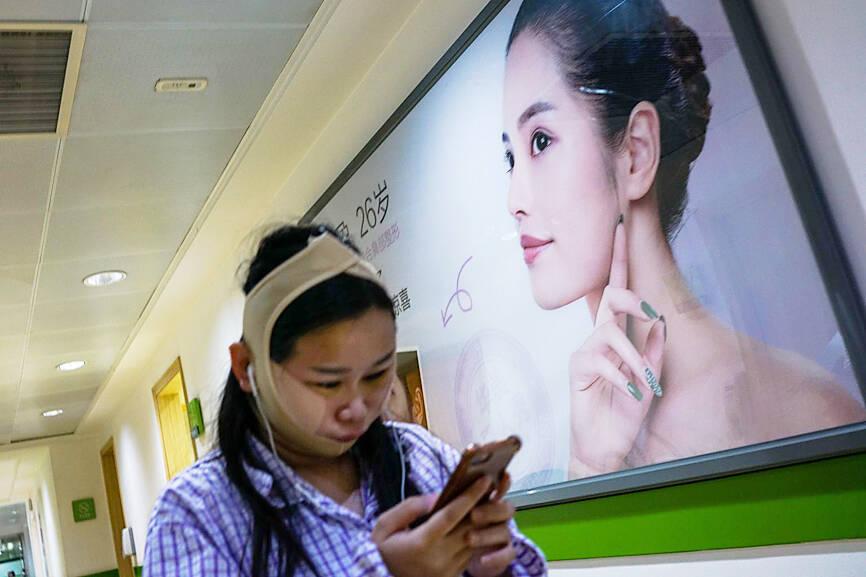 Plastic surgeon warns against discounted procedures at S Korean clinics